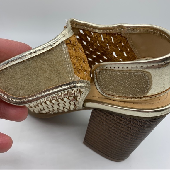 Indigo Rd. Gold Metallic Open Toe Sandals Size 6.5 - Picture 5 of 10